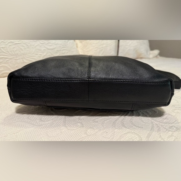Gently Used Great American Leather Works Black Leather Shoulder Bag - Picture 6 of 7